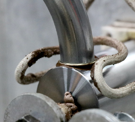 Brasage par induction de tubes et de cylindres en acier